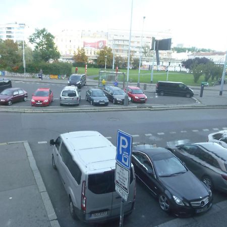 Apartment Van N Прага Екстериор снимка