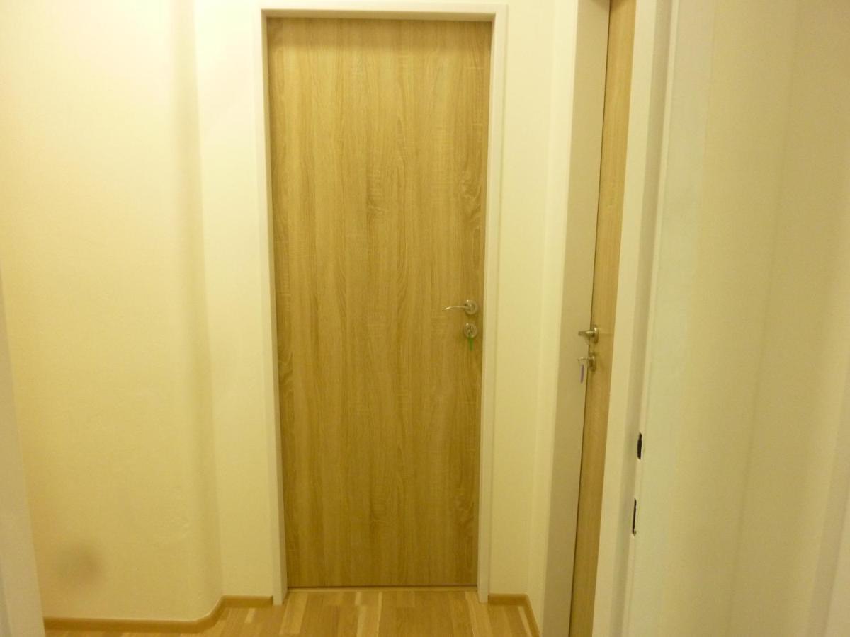 Apartment Van N Прага Екстериор снимка