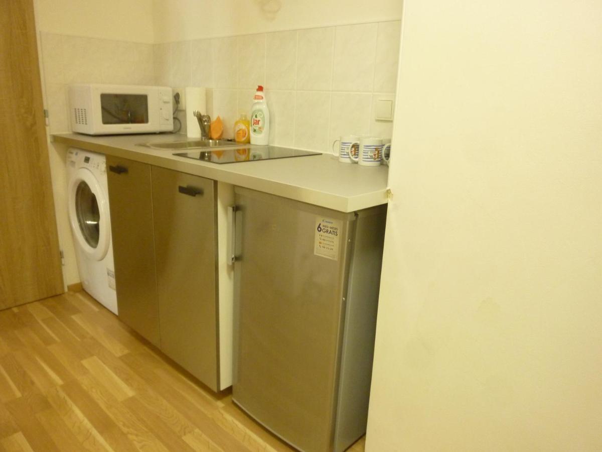 Apartment Van N Прага Екстериор снимка
